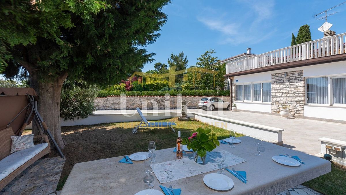 Luksuzna hiša - prvi vrsti ob morju